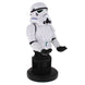 Vue rapprochée du support Cable Guy Stormtrooper avec une manette Xbox Series S/X posée dessus