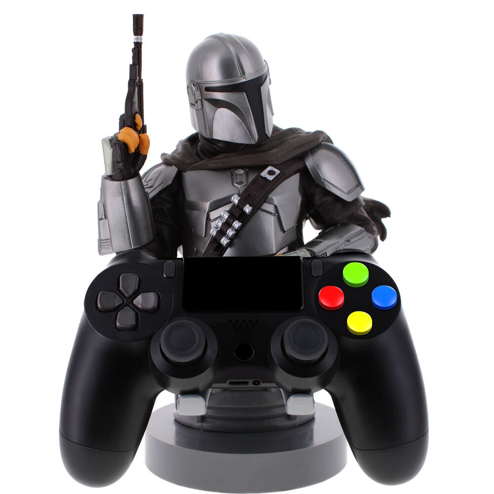 Image du support câble de 21 cm en utilisation sur un bureau de gamer avec accessoires visibles