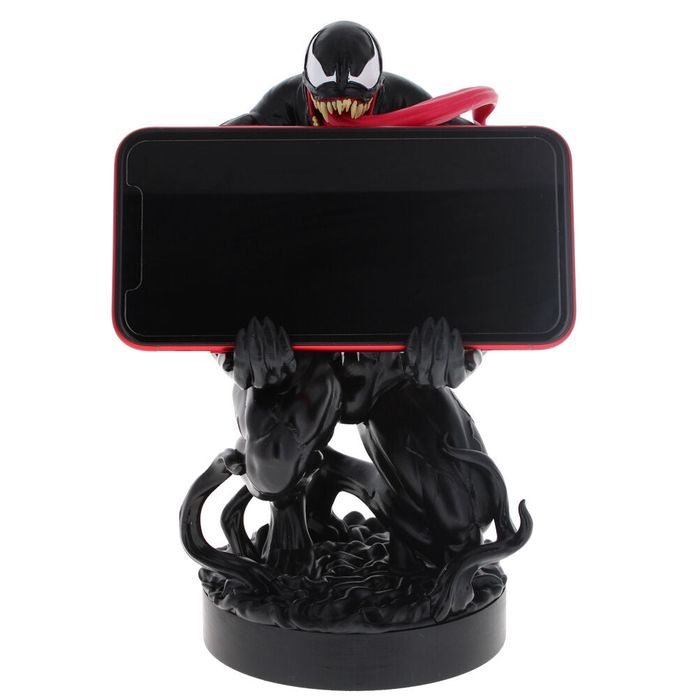 Photo montrant la stabilité du support Marvel Venom sur une surface de bois