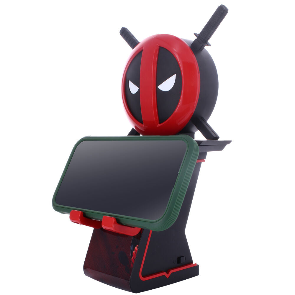 Présentation des deux ports USB pour charge rapide intégrés au support Deadpool Cable Guy