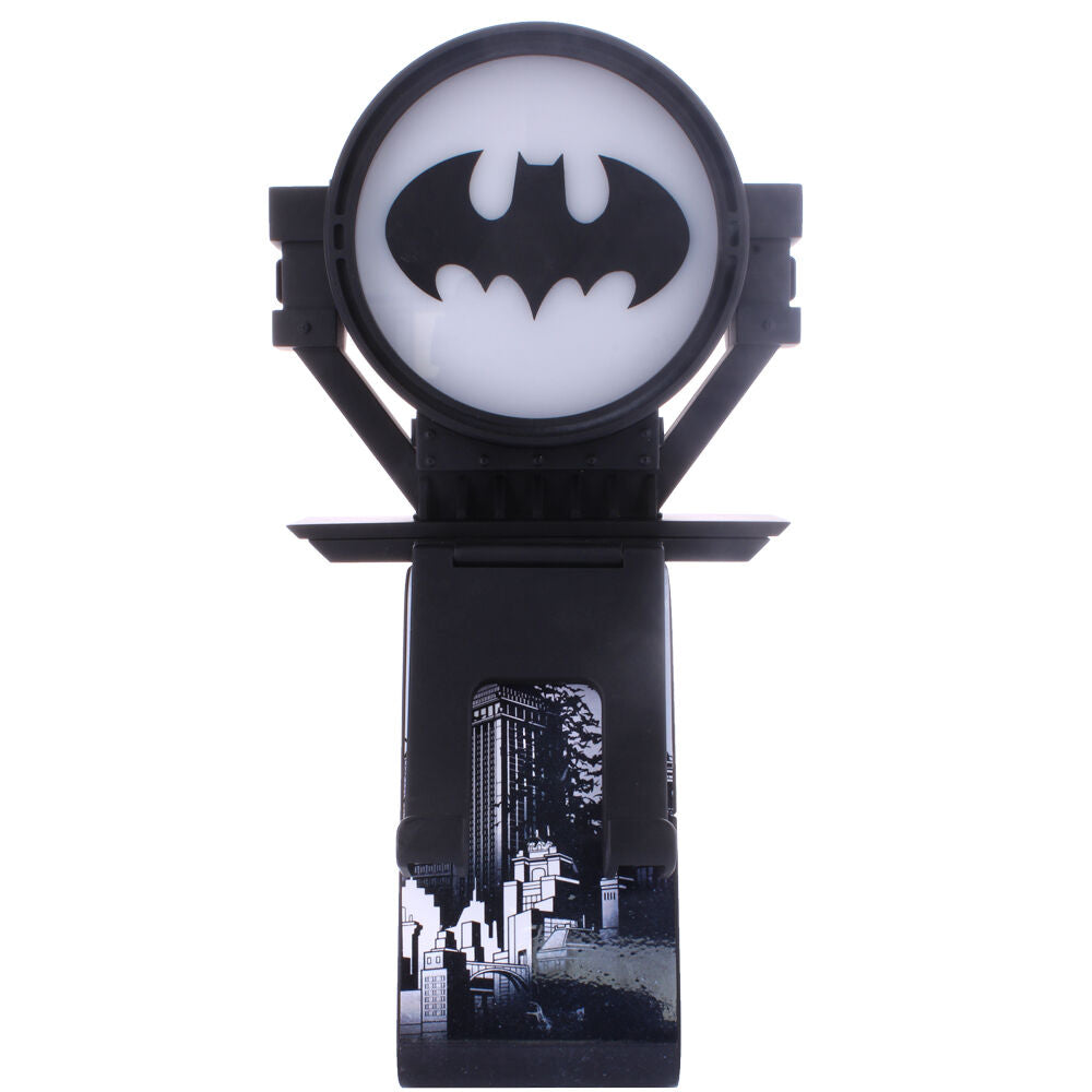 Vue latérale du support Cable Guy Batman avec manette PS5 posée sur le plateau rotatif R.E.S.T.