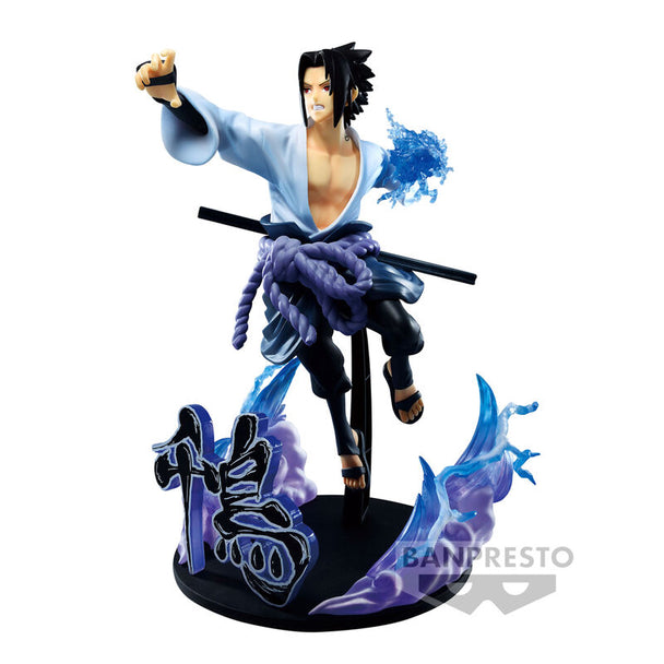 Vue rapprochée de la figurine Sasuke Uchiha BANPRESTO 20cm montrant la qualité de finition et les détails du visage