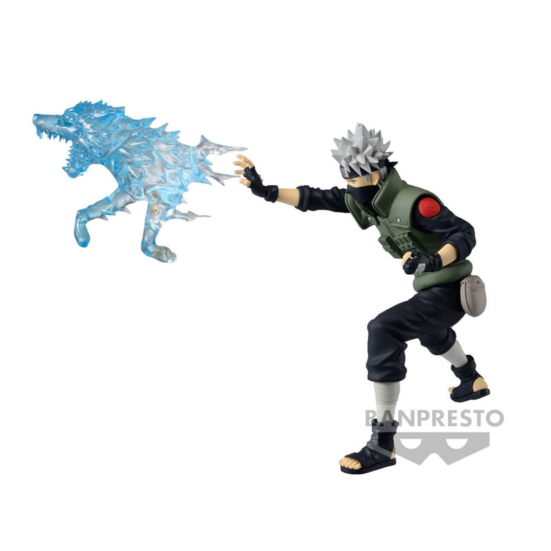 Gros plan sur le visage de Kakashi Hatake avec son œil Sharingan et expression déterminée