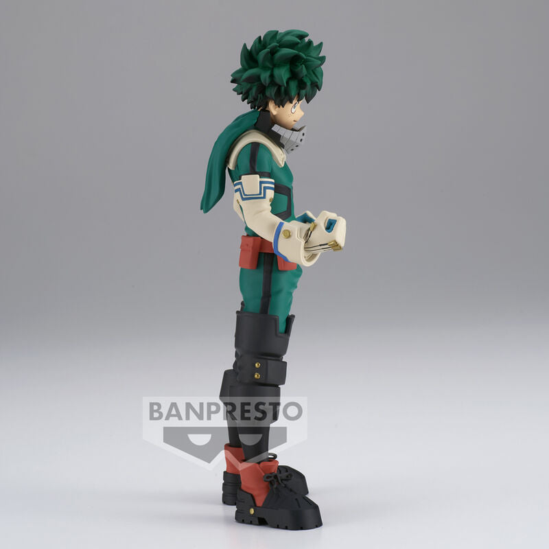 Vue arrière de la figurine Deku Izuku Midoriya mettant en valeur les détails de son costume BANPRESTO