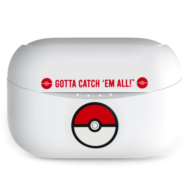 Gros plan sur un écouteur Pokémon Pokeball illustrant les détails du design et la taille adaptée aux enfants