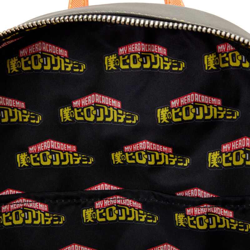 Intérieur du sac à dos avec doublure coordonnée et espace de rangement pratique