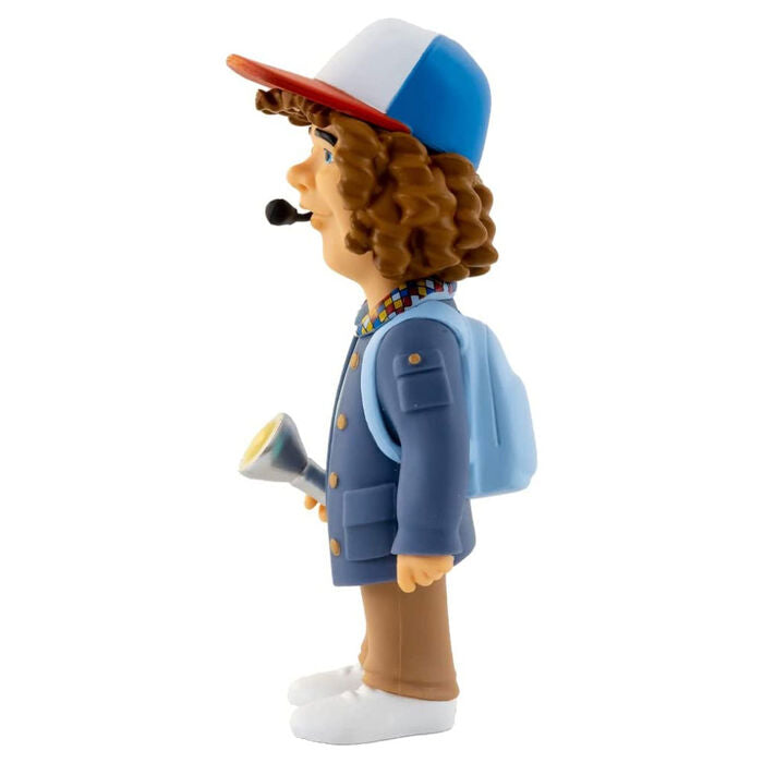Vue arrière de la figurine Dustin Stranger Things MINIX mettant en valeur la texture des cheveux et veste