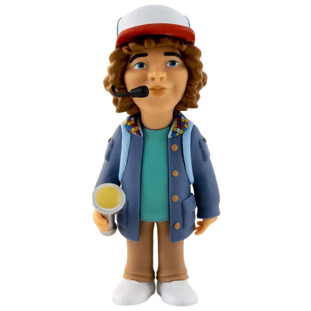 Profil gauche de la figurine Dustin Stranger Things MINIX montrant la posture dynamique et accessoires