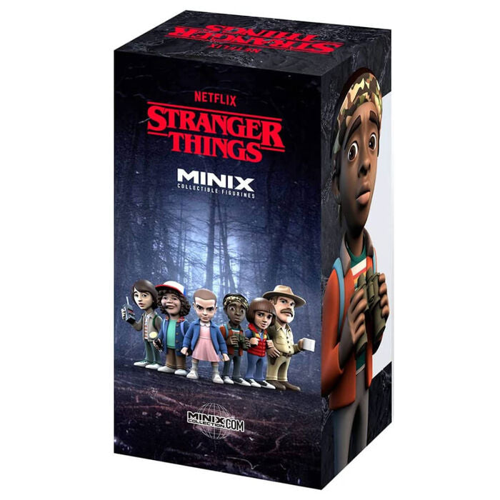Figurine Lucas Stranger Things MINIX 12 cm posée sur une étagère de collection