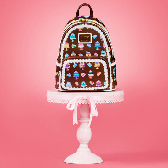 Photo du sac à dos Loungefly Disney Princess Cakes porté par une personne en extérieur
