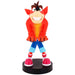 Support chargeur Crash Bandicoot de 20 cm tenant une manette PlayStation 5 DualSense sur un bureau moderne