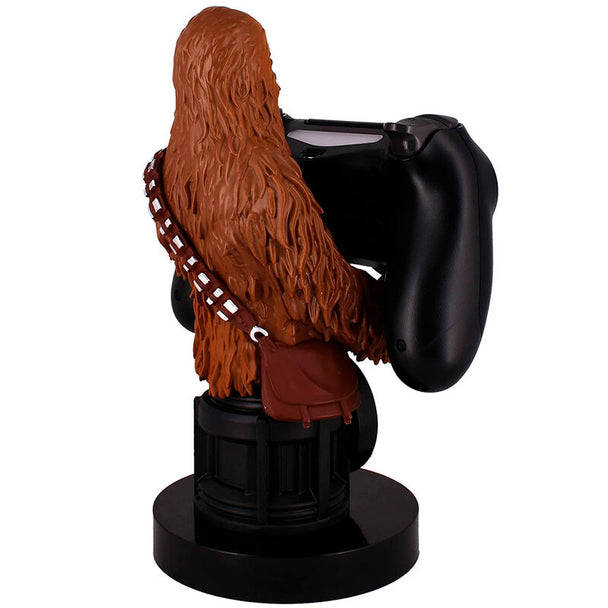 Vue de profil du support Chewbacca avec manette PlayStation 5 DualSense posée dessus
