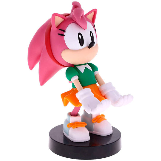 Vue rapprochée du support de câble Sonic Amy Rose tenant une manette Xbox Series X