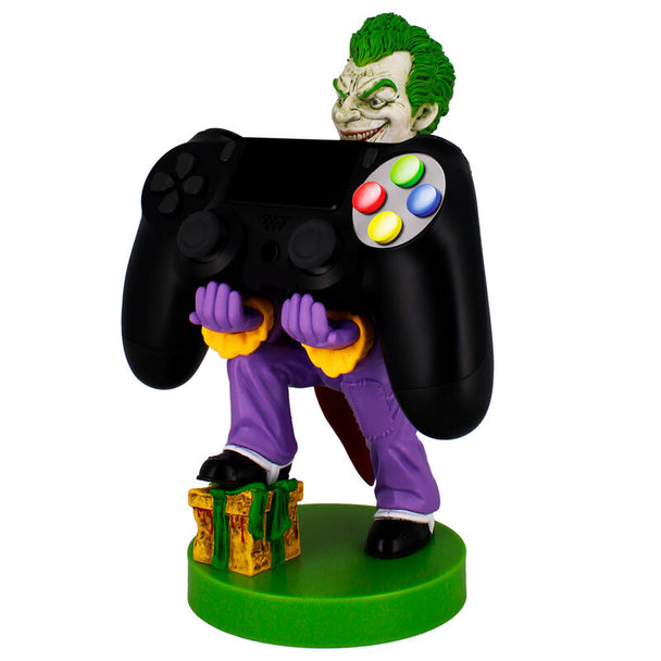 Vue de face du support Joker DC Comics avec manette Xbox Series X posée dessus