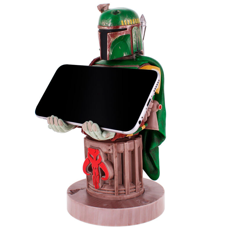 Photo du support Cable Guy Boba Fett avec plusieurs accessoires de jeu posés, ambiance gamer