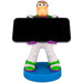 Support Buzz Lightyear tenant une manette Xbox Series X avec éclairage ambiant.