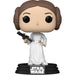Vue rapprochée de la figurine Funko POP Princesse Leia montrant les détails précis du visage et de la tenue iconique.