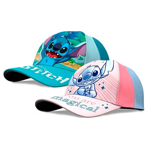 Détail du logo Stitch brodé sur la casquette Disney pour enfants