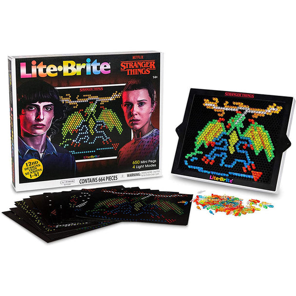 Boîte du jeu Stranger Things Lite Brite édition spéciale avec illustrations de la saison 4 et logo NETFLIX.