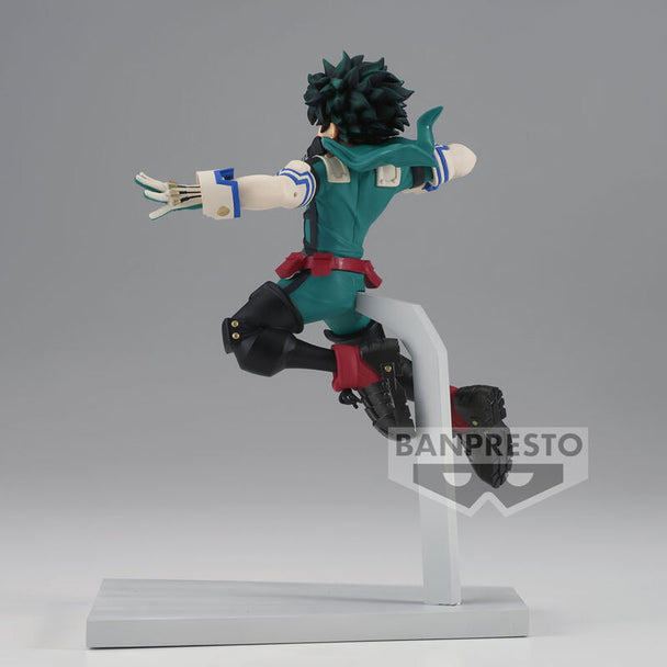 Vue de face de la figurine BANPRESTO Izuku Midoriya Deku avec détails précis et couleurs vives