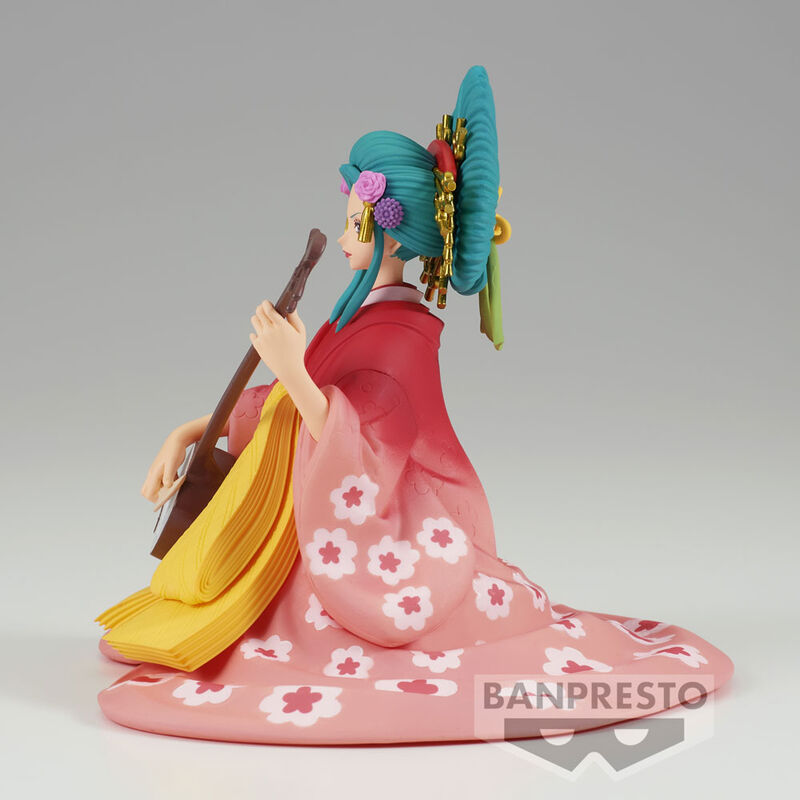 Profil gauche de la figurine Komurasaki BANPRESTO montrant les couleurs vives et le design soigné
