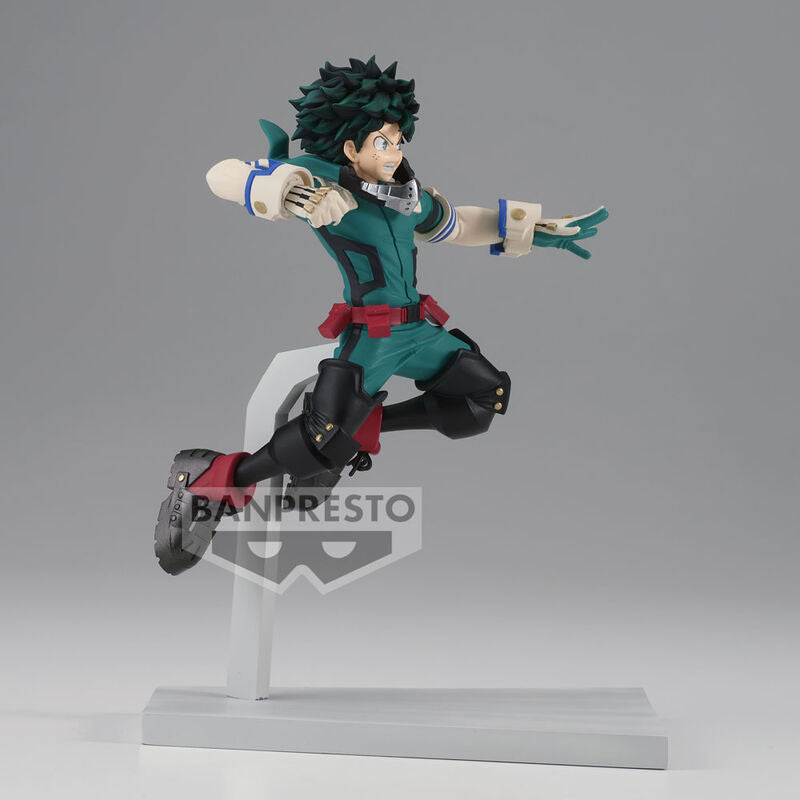 Profil latéral de la figurine Izuku Midoriya Deku montrant ses traits faciaux expressifs et sa posture