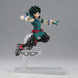 Profil latéral de la figurine Izuku Midoriya Deku montrant ses traits faciaux expressifs et sa posture