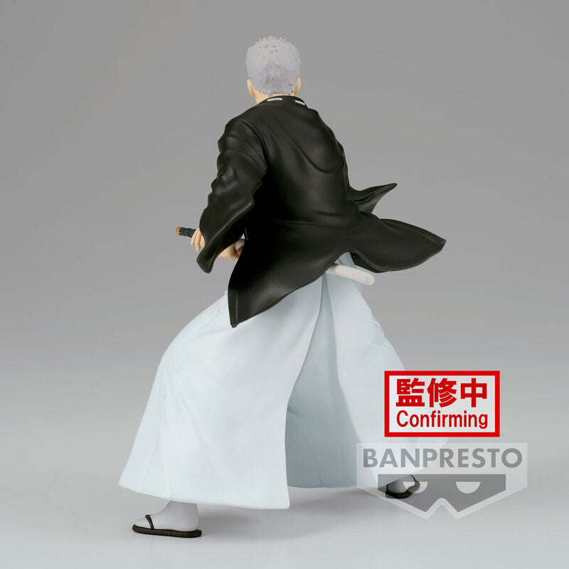 Vue rapprochée du visage expressif de la figurine Yamada Asaemon Shion signée BANPRESTO