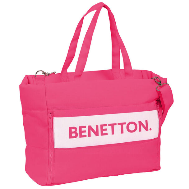 Sac Benetton Raspberry SAFTA posé sur une table, montrant sa couleur et texture rouge framboise élégante
