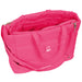 Sac Benetton Raspberry SAFTA porté en bandoulière par une personne, illustrant la bandoulière ajustable et amovible