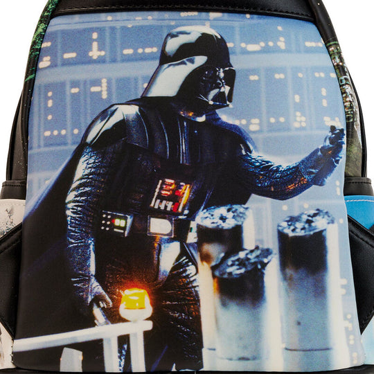 Intérieur du sac à dos avec doublure coordonnée et espace de rangement pratique