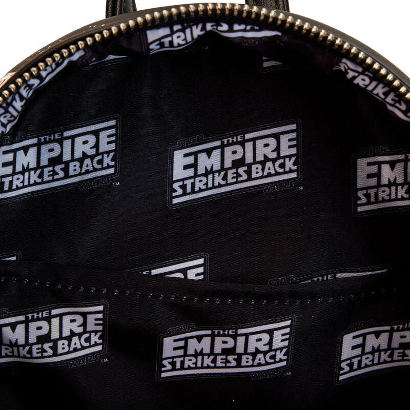 Sac à dos Loungefly Star Wars porté sur l'épaule, illustrant le confort et le style