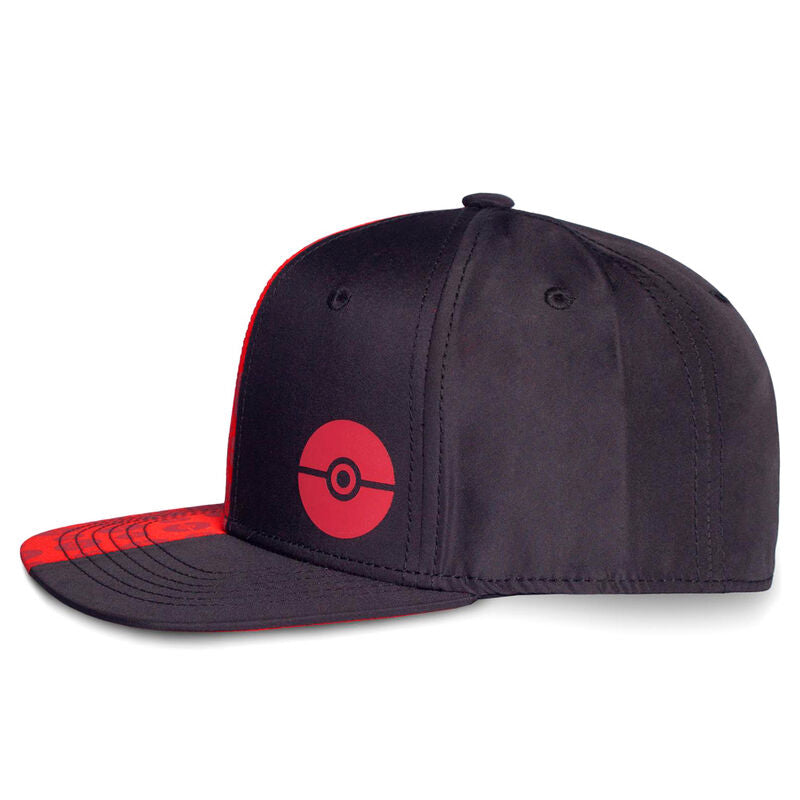 Vue latérale de la casquette Pokémon Pokéballs montrant la visière incurvée et le logo DIFUZED