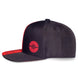 Vue latérale de la casquette Pokémon Pokéballs montrant la visière incurvée et le logo DIFUZED