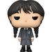 Vue rapprochée de la figurine Funko POP Wednesday Addams montrant les détails du visage et la tenue noire