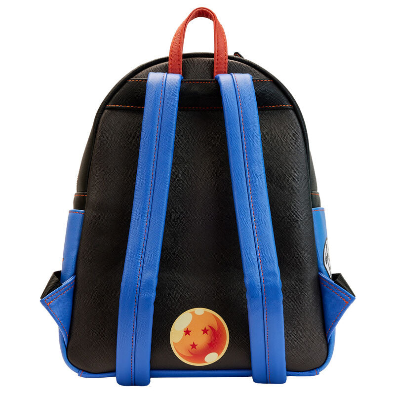 Détail des poches latérales pratiques du sac à dos Dragon Ball Z en cuir vegan