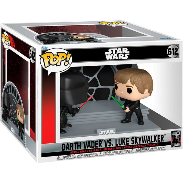 Figurine POP FUNKO Darth Vader édition 40e anniversaire Star Wars, vue de face avec détails précis du casque noir et cape