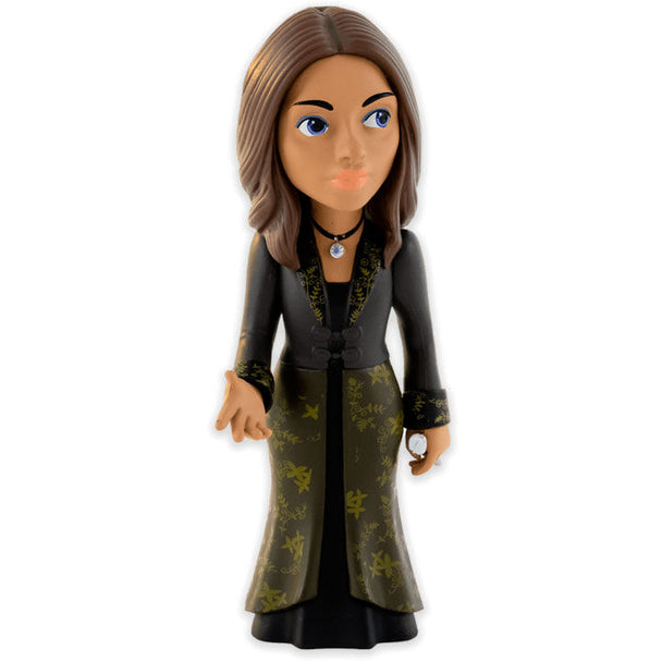 Profil de la figurine Yennefer MINIX montrant sa posture et ses vêtements noirs élégants