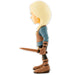 Vue arrière de la figurine Ciri MINIX mettant en avant la cape et les accessoires sculptés avec précision