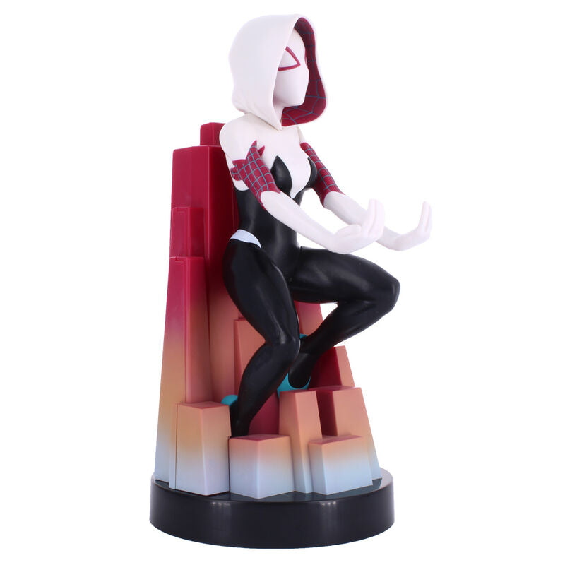 Support Spider Gwen en position assise tenant une télécommande universelle