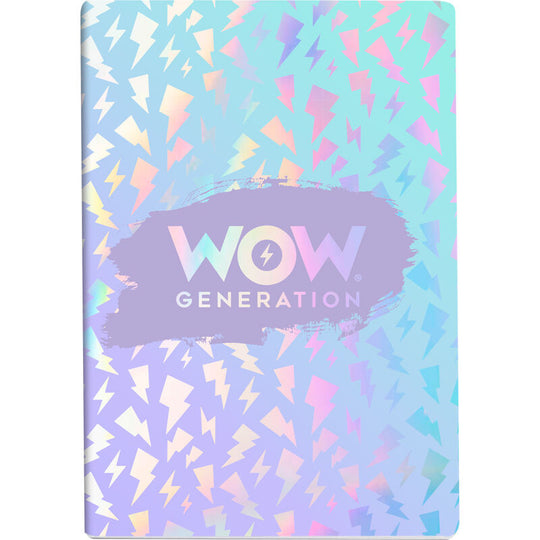 Gros plan sur la couverture d'un carnet A5 WOW GENERATION au design moderne