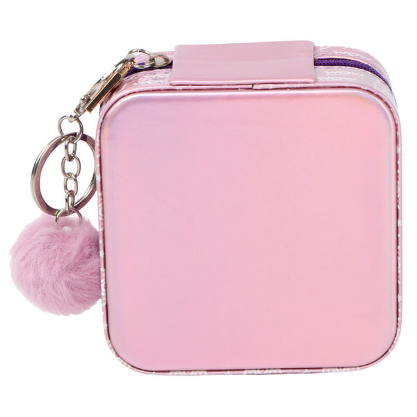 Détail du pompon avec charm pailleté WOW Generation accroché à la fermeture zippée de la boîte à bijoux
