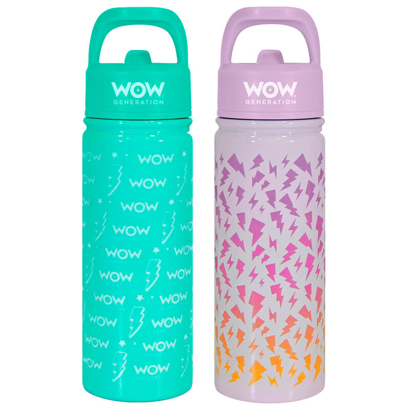 Bouteille Wow Generation posée sur une table en extérieur avec fond naturel
