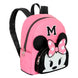 Détail du logo KARACTERMANIA sur le sac à dos Minnie Heady, soulignant la qualité du produit.