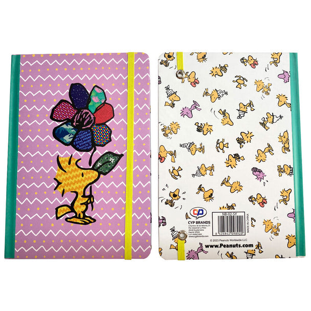 Vue détaillée des pages intérieures du carnet A5 Snoopy, format pratique pour notes et croquis