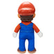 Gros plan sur les broderies précises du visage de la peluche Super Mario Bros officielle