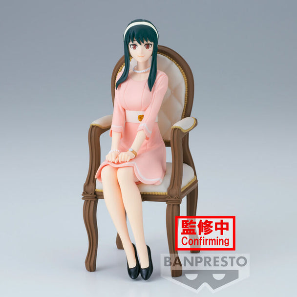 Vue de face de la figurine Yor Forger de la collection Family Photo par BANPRESTO