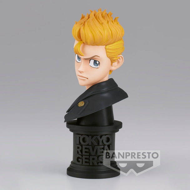 Profil gauche de la figurine Takemichi Hanagaki Tokyo Revengers montrant la posture dynamique