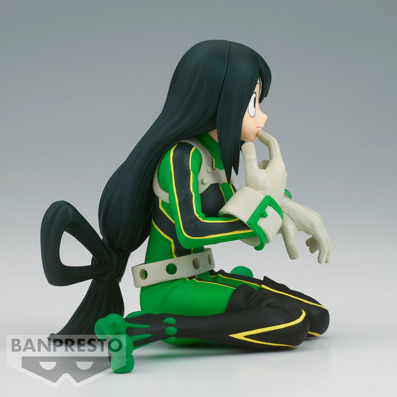 Vue rapprochée de la figurine BANPRESTO Tsuyu Asui avec texture et finitions soignées