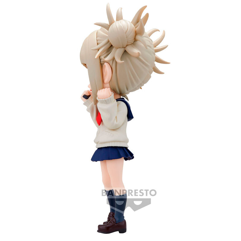 Photo de la figurine Himiko Toga II ver.A en pied sur socle, avec arrière-plan neutre